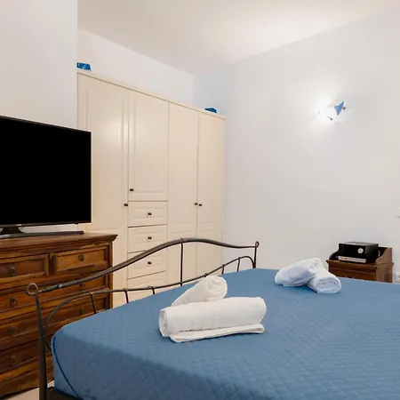 Golden Horizon Santorini Willa