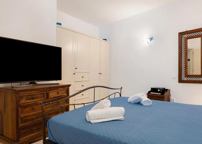 Golden Horizon Santorini Willa