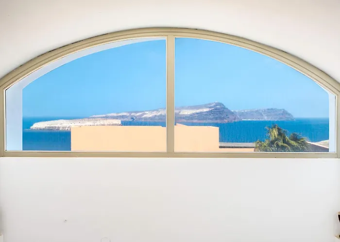 Golden Horizon Santorini Akrotírion