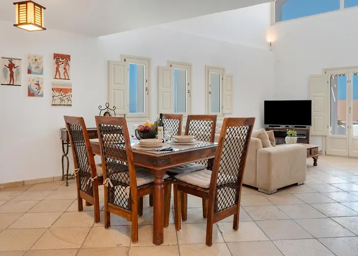 Golden Horizon Santorini Willa